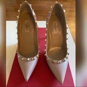 Valentino Garavani Pumps 37